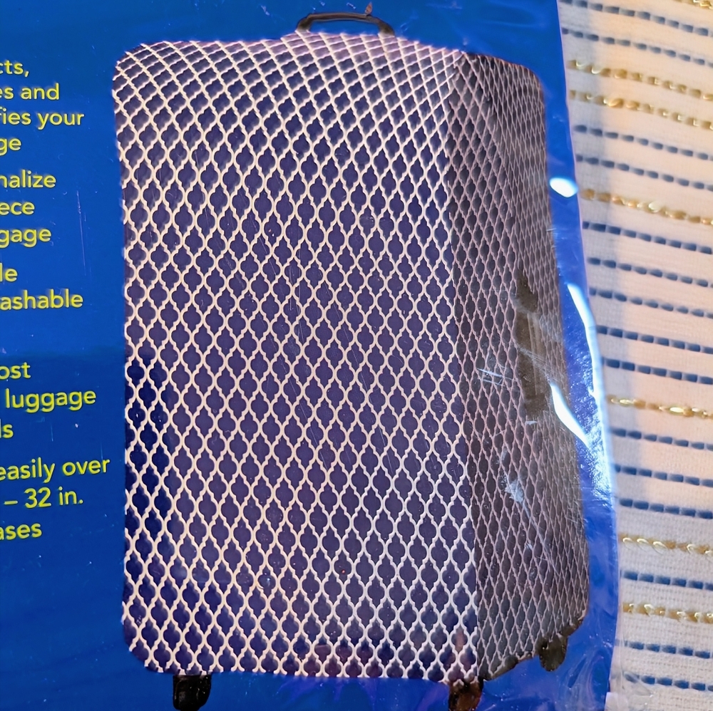 Conair Lg Suitcases Cover Blue Quatrefoil